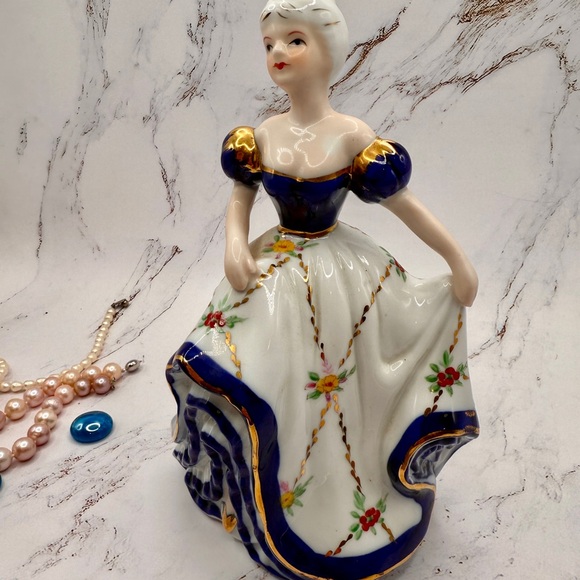 KPM Royal Berlin Victorian LADY Porcelain Figurine 8” Tall, beautiful, vintage - Picture 10 of 10